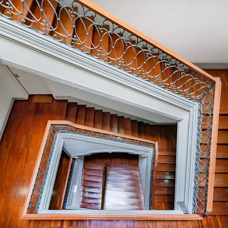 Chiado Prime Camoes Лісабон